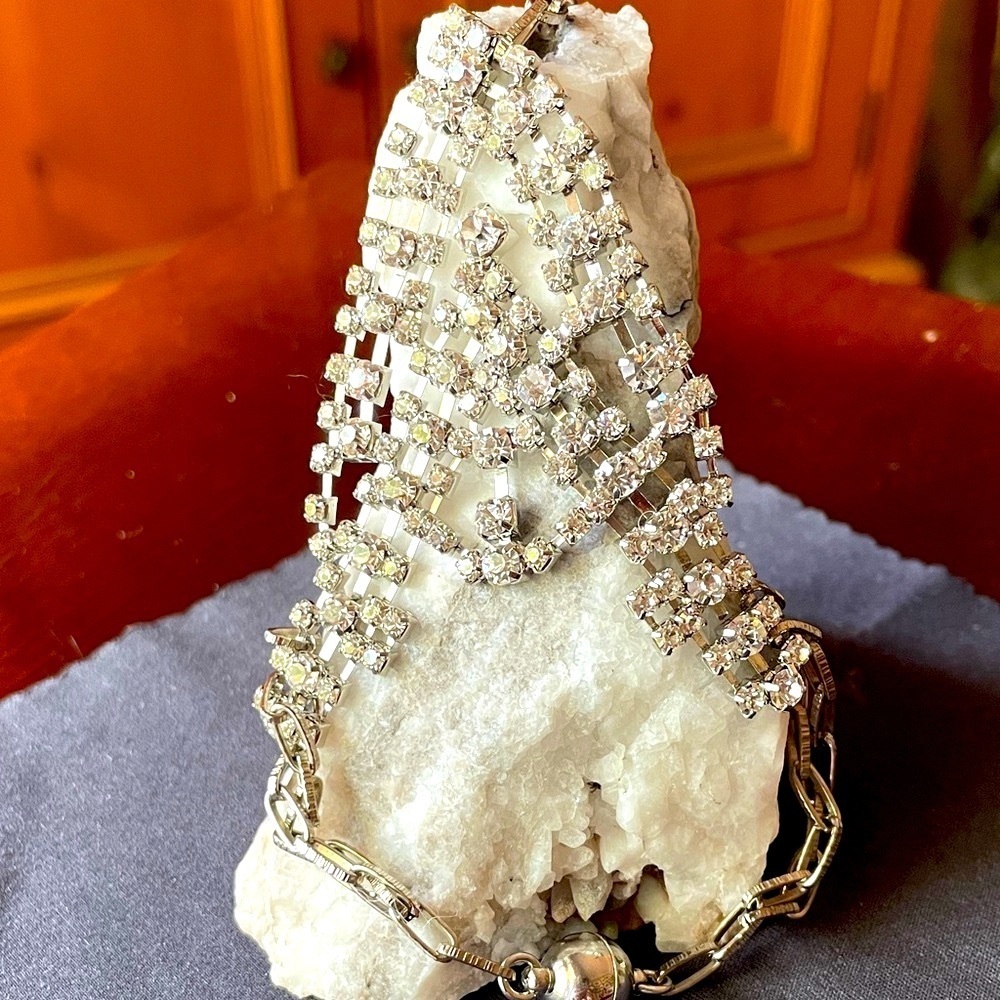 🔥STUNNING Rhinestone Lace Hand Chain Bracelet with Art Deco Necklace & Earrings🧊